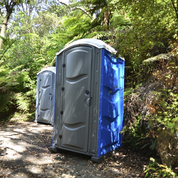 what are the benefits of opting for construction portable restroom rental